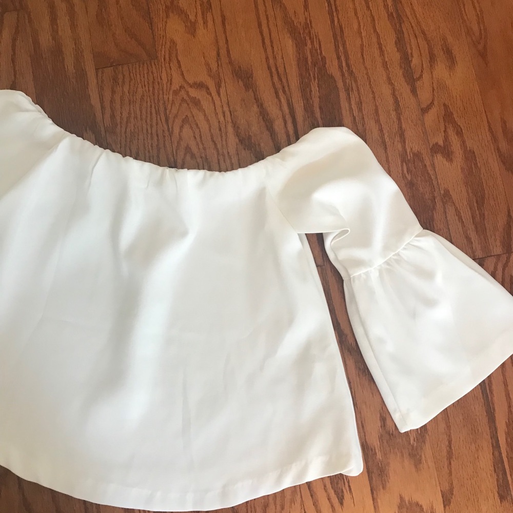 - Off the shoulders  white top - Picture 2 of 6